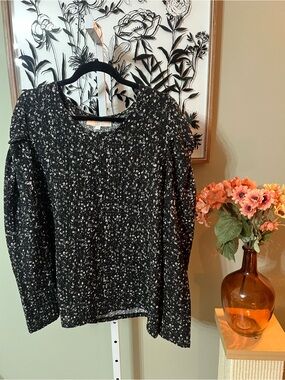 Loft Black Floral Shirred Puff Long Sleeve Shirt V-Neck Stretchy Size Large